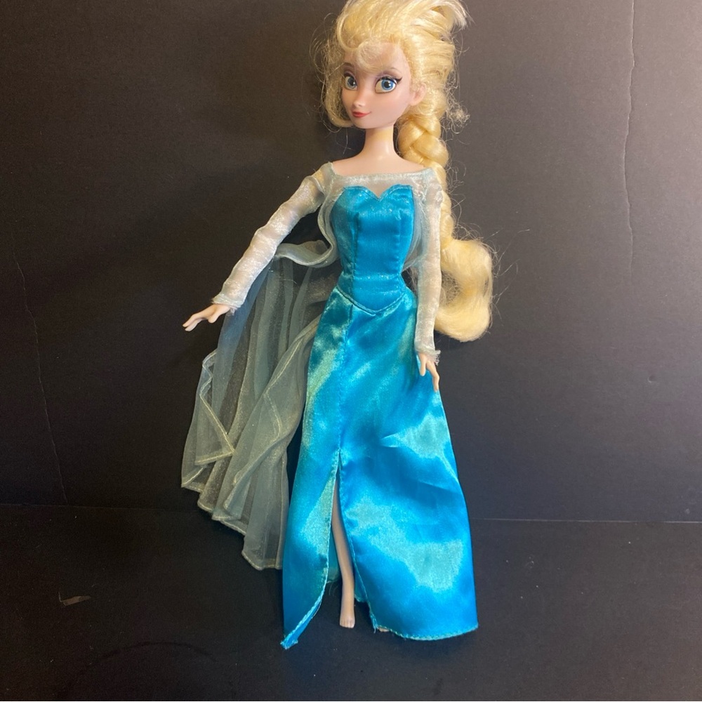 Disney Store Frozen Elsa‎ Classic 12” Doll